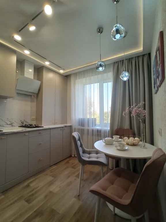 У аэропорта