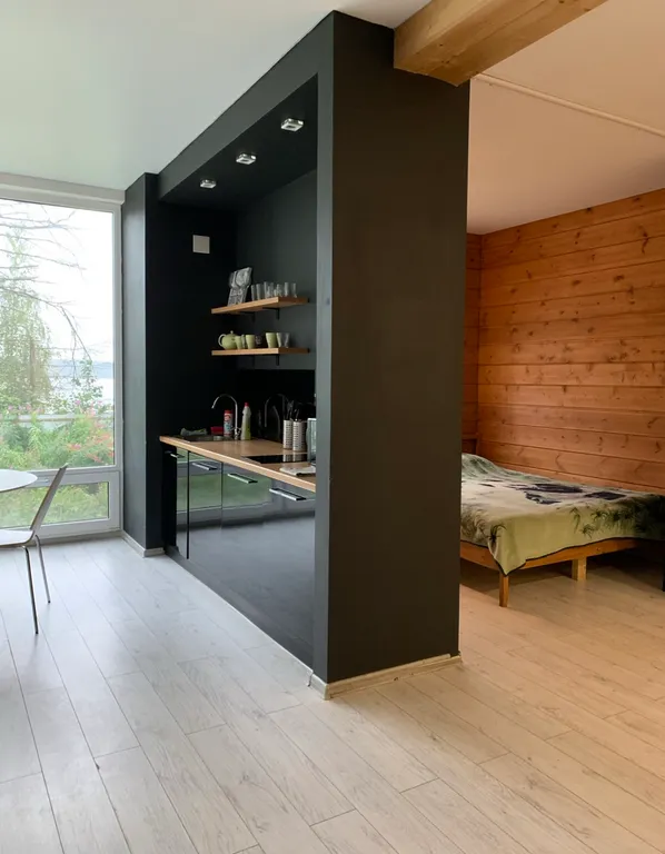 Дом на берегу реки