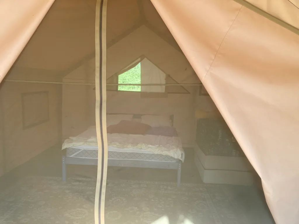 Уютный глэмпинг на прекрасном острове на псковском озере