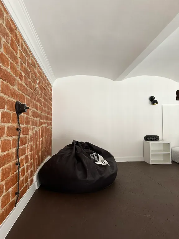 Эксклюзивная двухуровневая 1-комн. квартира с дизайнерским ремонтом