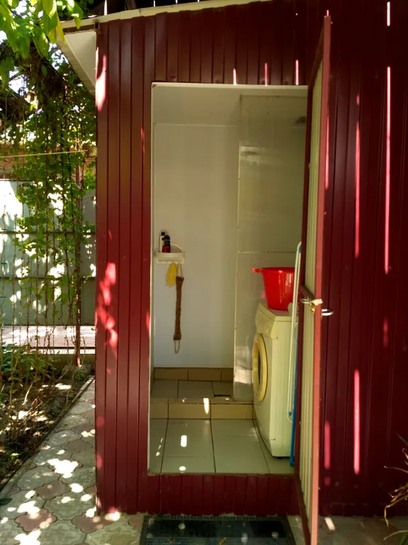 Коттедж Коттедж Уютный номер-студия со всеми удобствами на втором этаже с террасой — Ейск