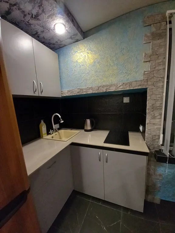 Бесконтактное заселение. Часть дома с отдельным входом и двором.