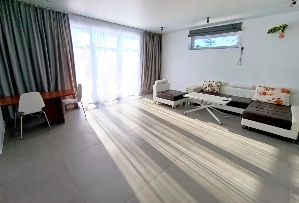 Большой и уютный дом с панорамными окнами и настольным теннисом