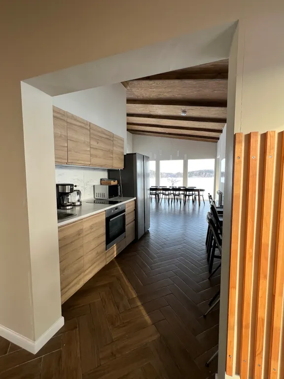 Дом с видом на озеро около горнолыжного комплекса