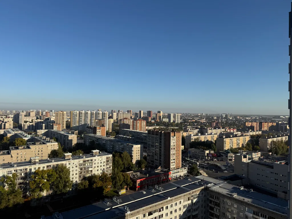 Hugge Place возле Золотой нивы