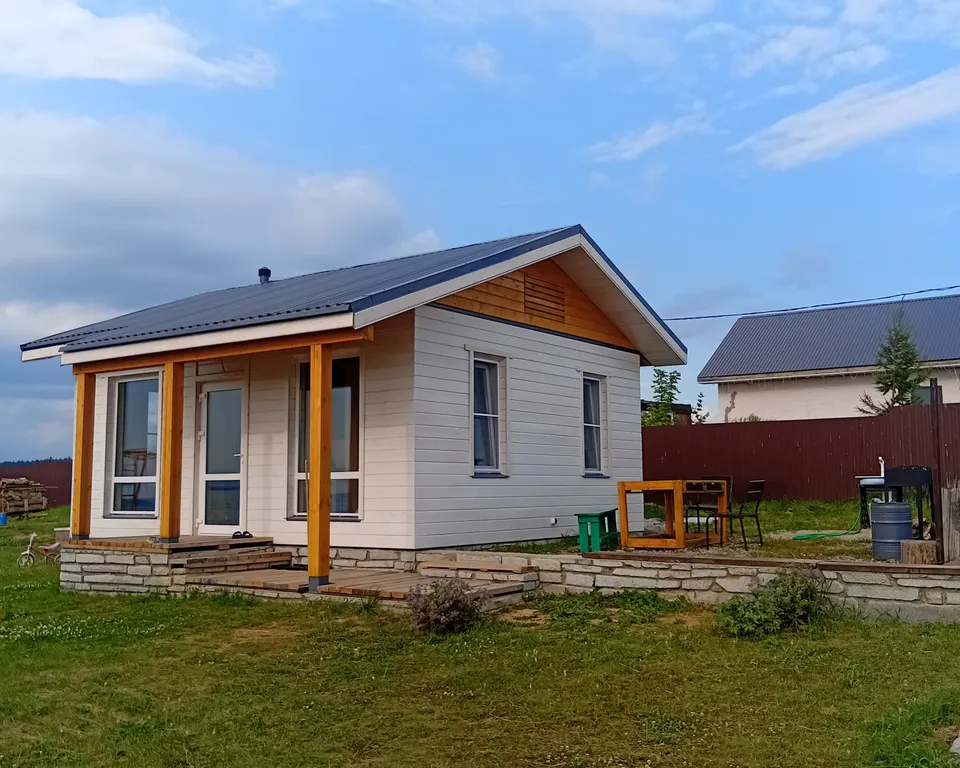 Уютный дом на берегу озера Камбулат