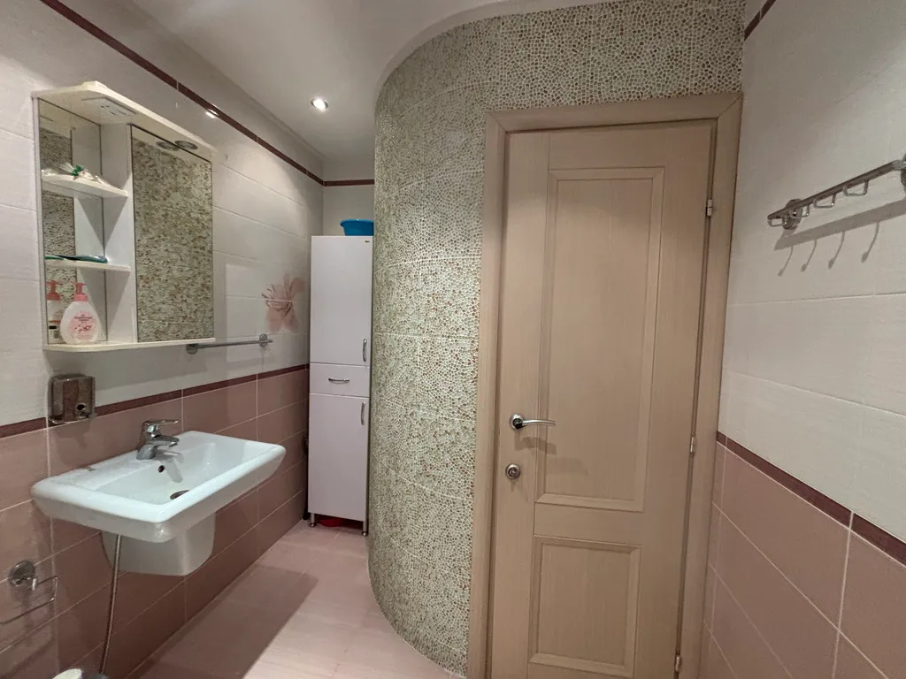 Двухкомнатная квартира на берегу озера Большой Еланчик