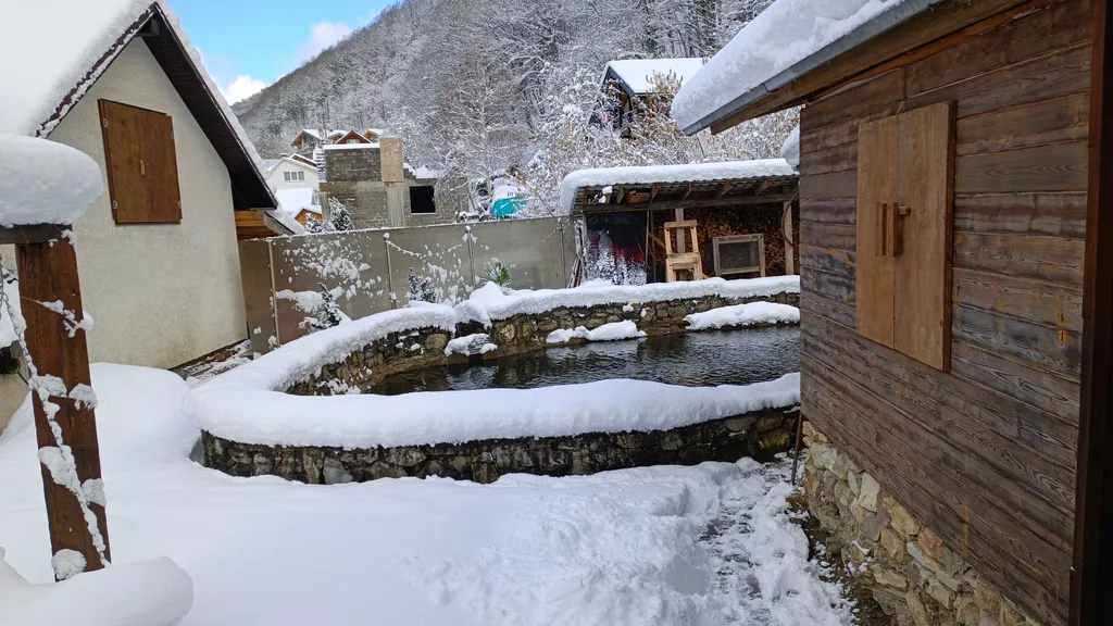Домик в эко стиле с видом на горы