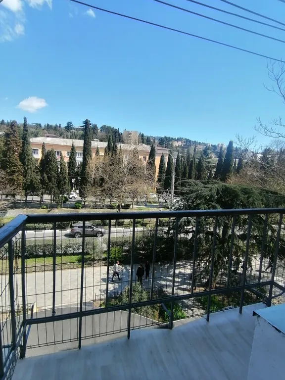 Двухкомнатная квартира с отдельными спальнями, балконом в центре