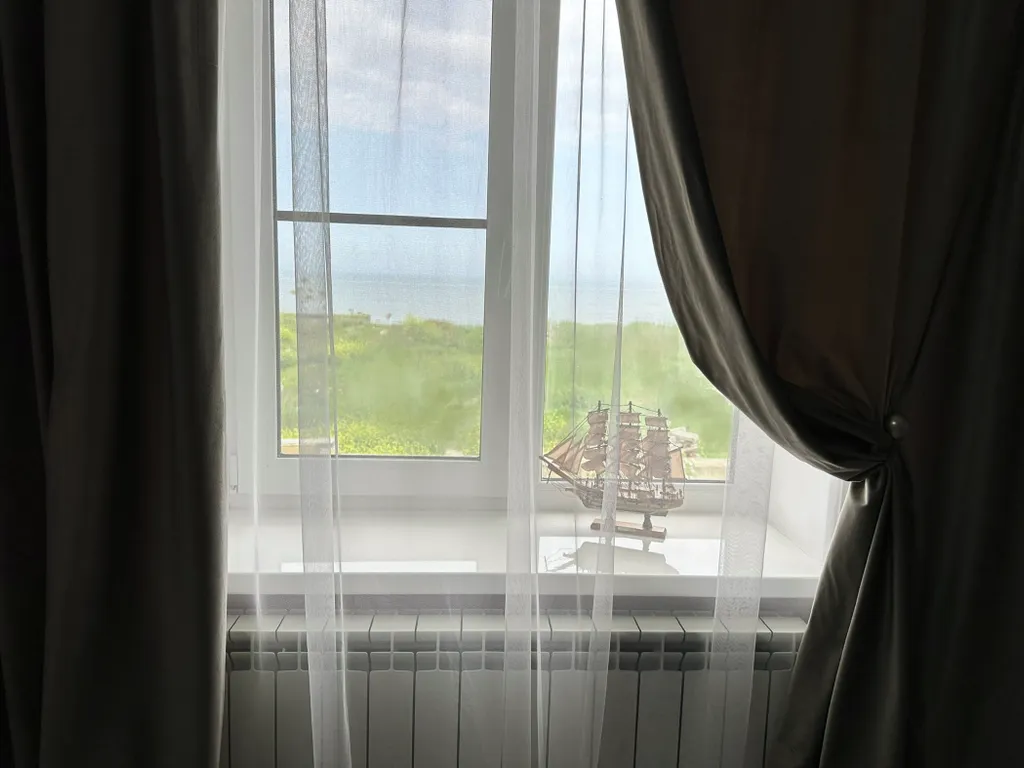 Уютный дом у моря в черте города