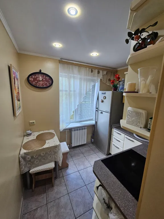 Красивая двухкомнатная квартира с парящей кроватью