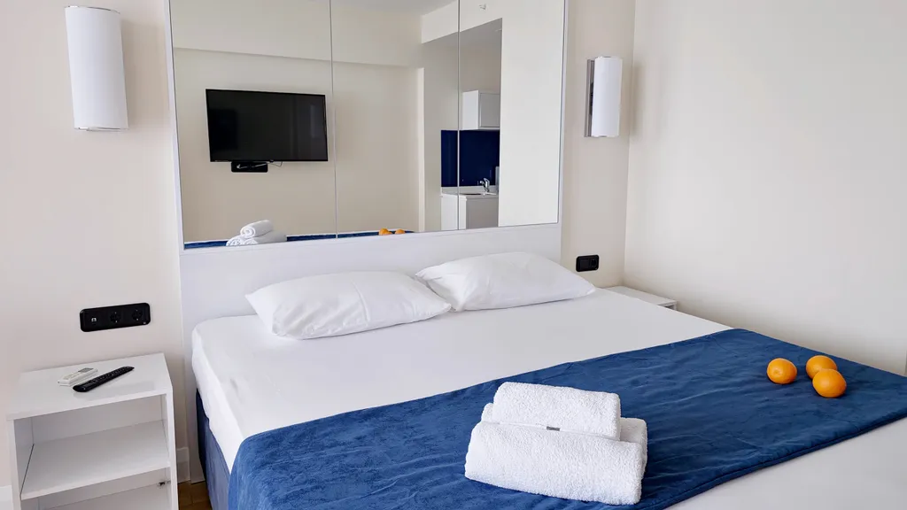 OCD2-3504 Студия на берегу Черного моря