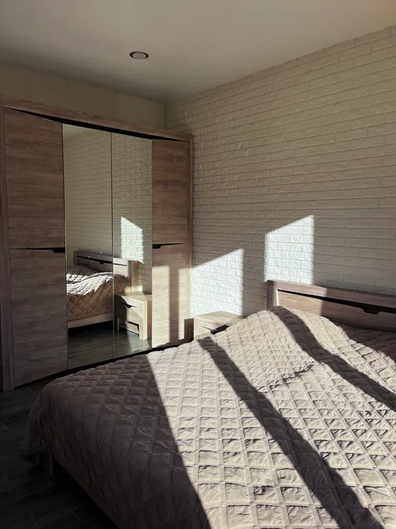 Красивый дом с видом на горы и реку