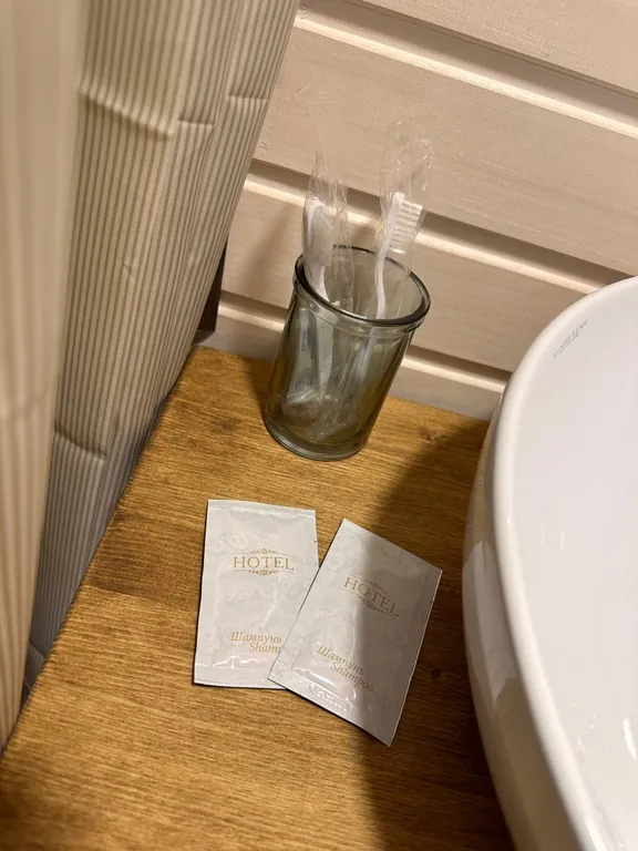 Уютный Белый дом у реки