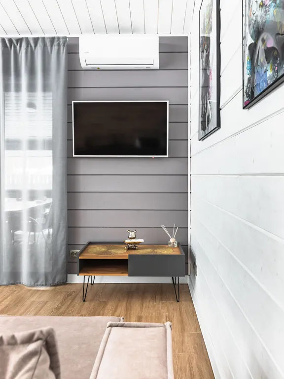 Дом на берегу озера