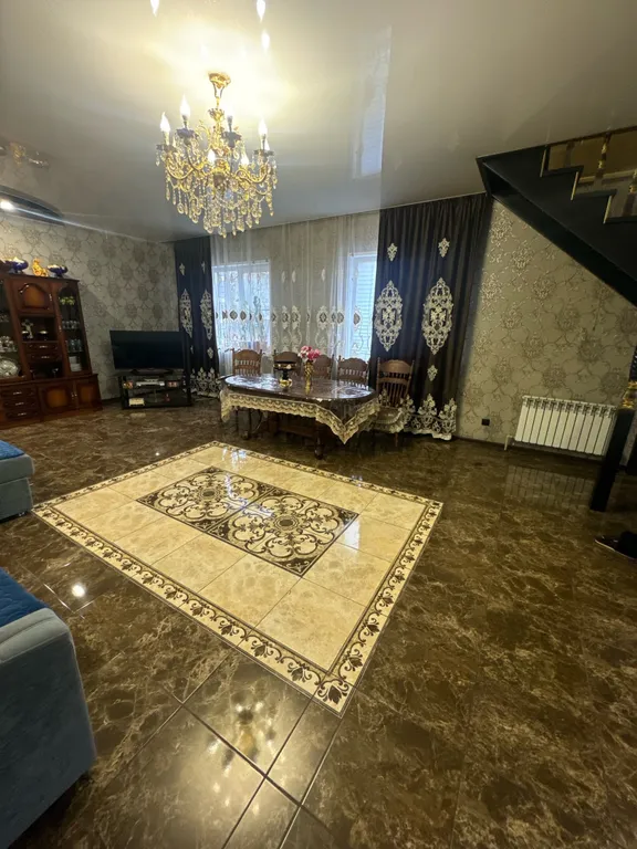 Большой и уютный дом в городе