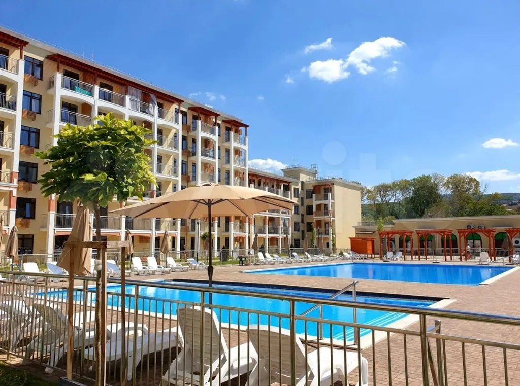 Студия с бассейнами в ЖК Кипарис