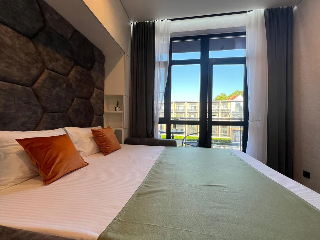 Студия трехместная с бассейном