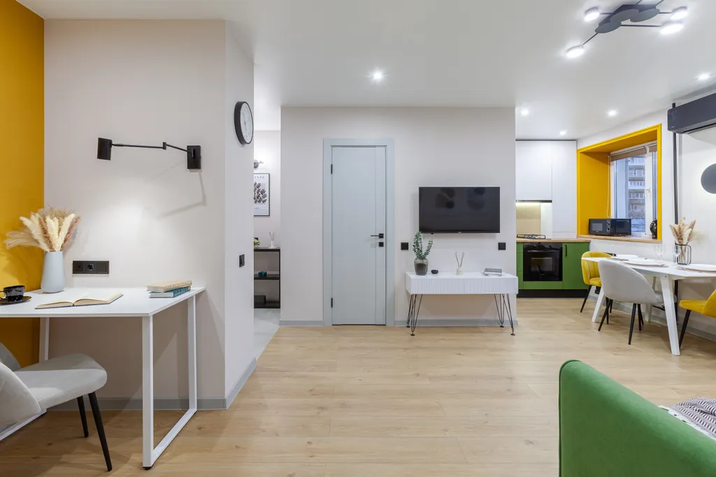 У набережной