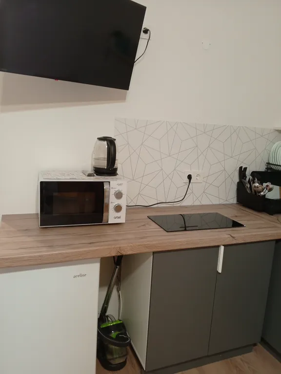 Студия напротив ГУОР по хоккею