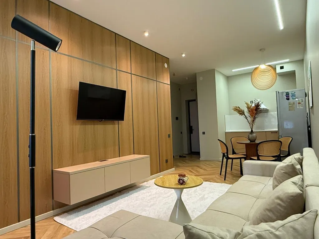 Уютная квартира с современным ремонтом в центре города — аренда посуточно в Алматы