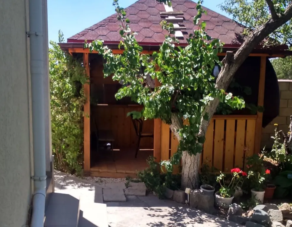 Уютная дача в черте города для отдыха