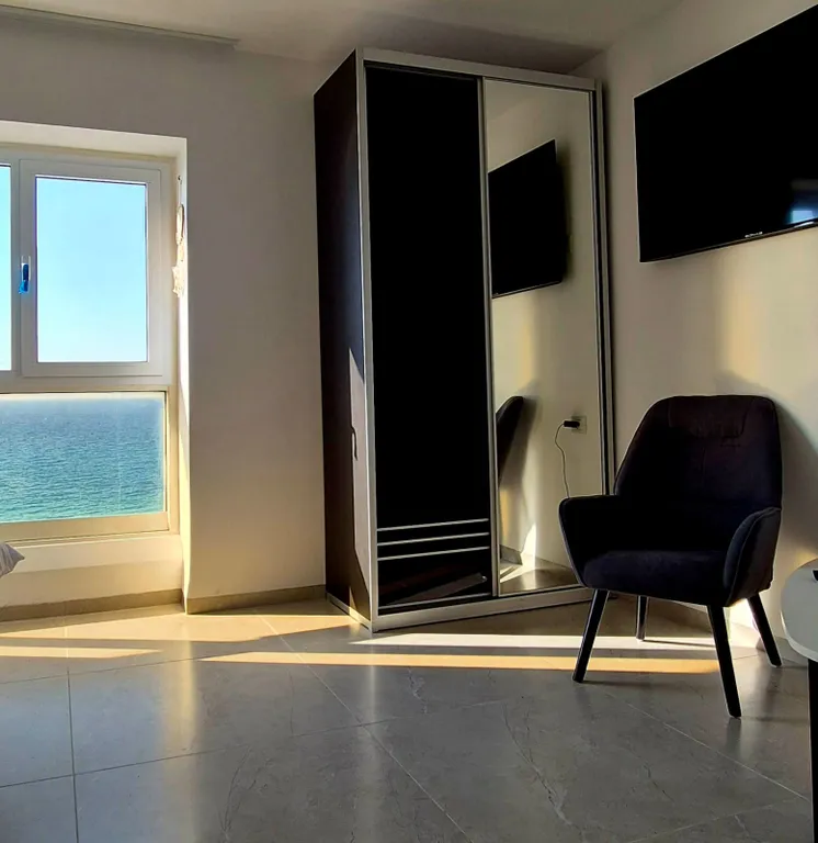 804Первая линия , Парковка ,Бомбоубежище на каждом этаже.