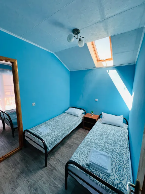 Семейный четырехместный 2-х комнатный номер с балконом