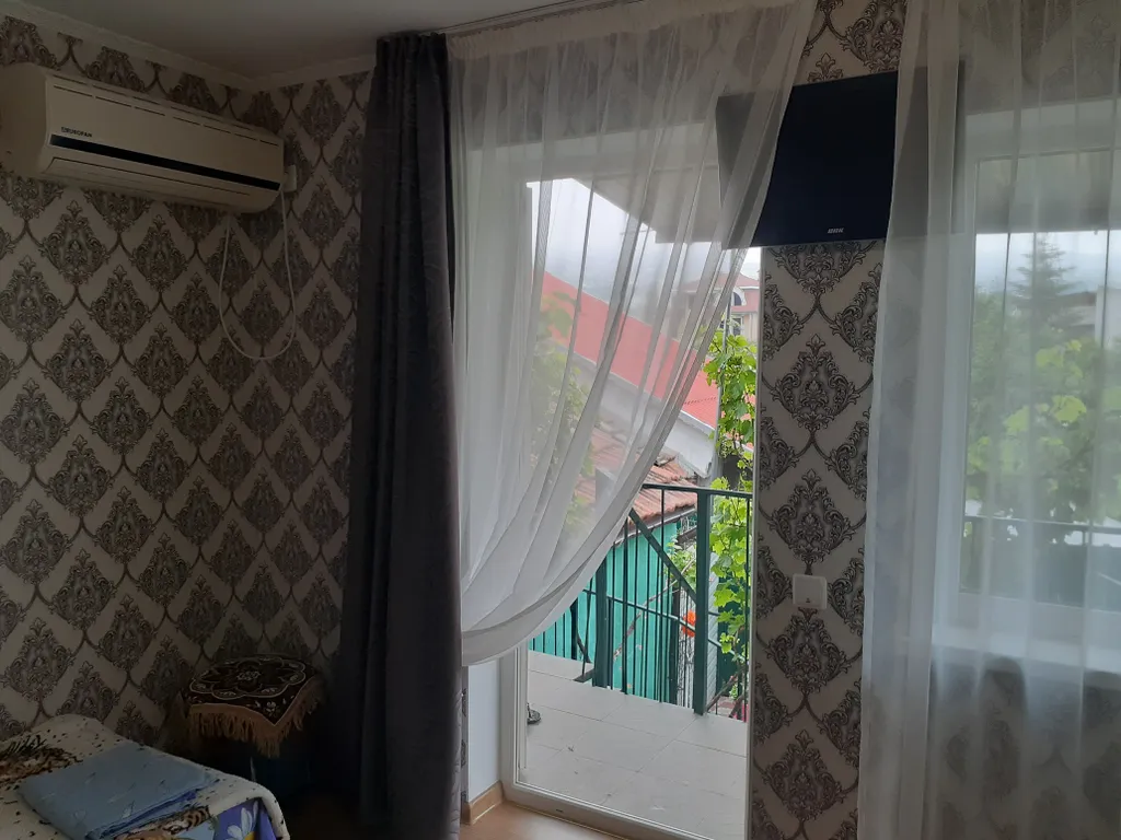 Коттедж на 5 человек со своим двориком