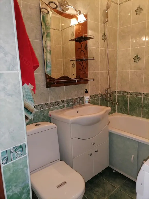 В самом центре города уютная двух комнатная квартира.