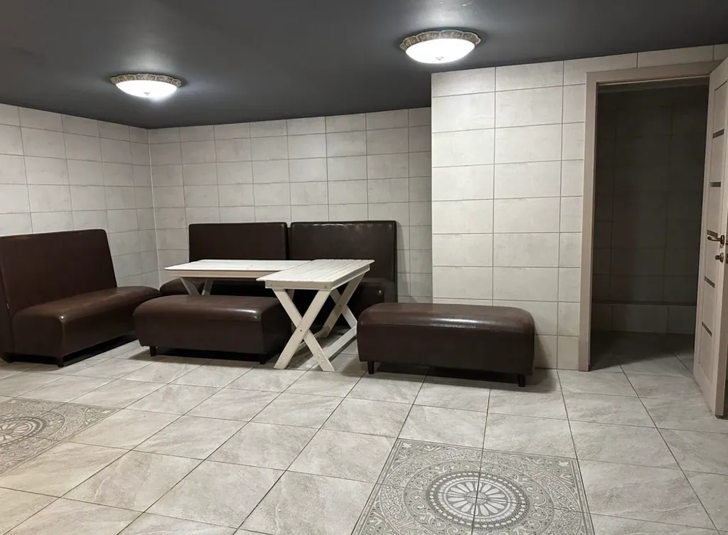 Двухэтажный дом на Банном