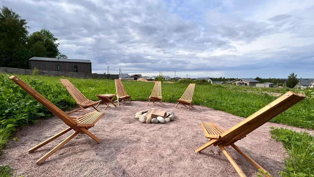 Дом с видом на сосновый лес возле Игоры Драйв с уютной зоной кострища