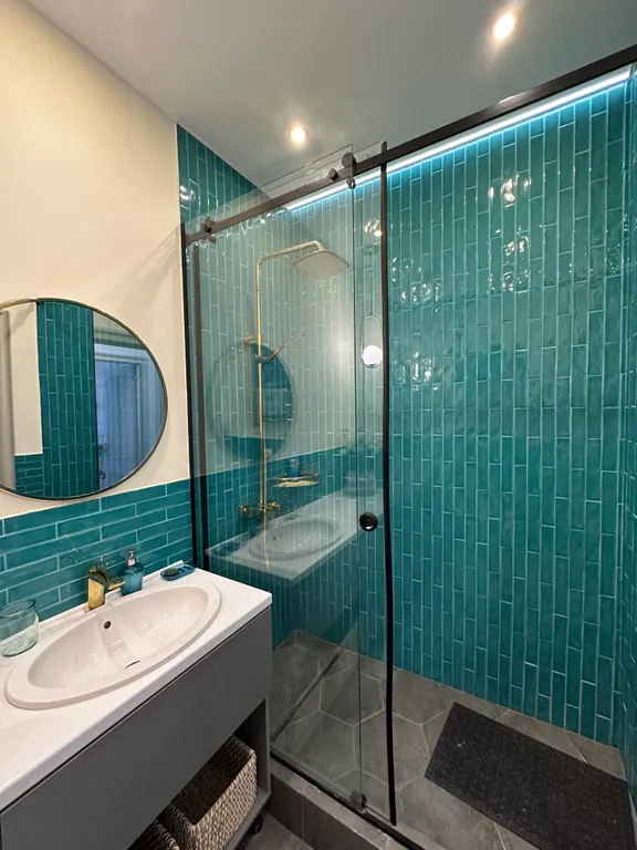 Дизайнерская большая квартира на берегу моря