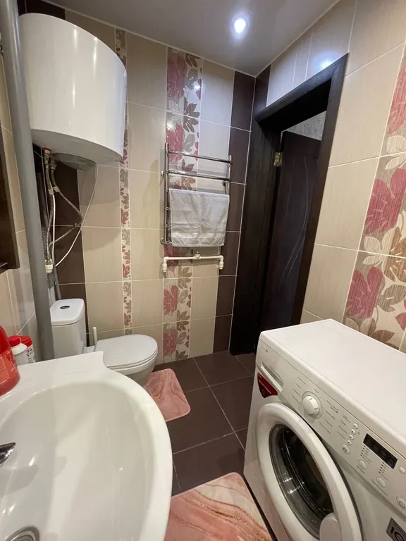 В центре Ишима, просторная 2-комнатная для командировок и семьи