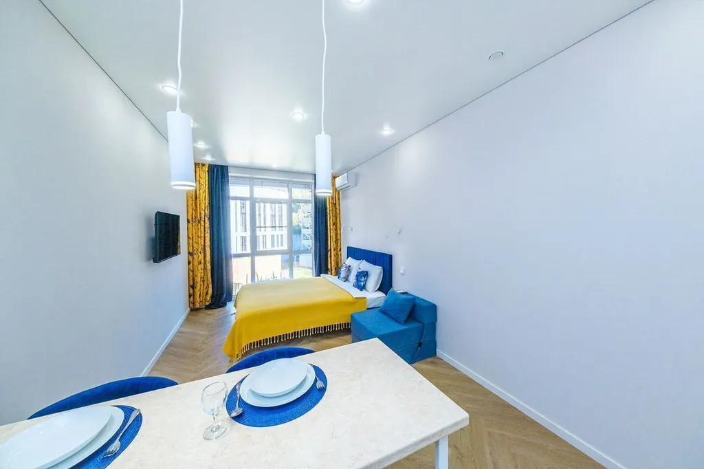 Дизайнерская светлая студия для 3 человек