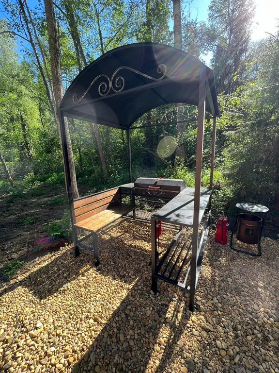 Желтый домик в лесу на Живописной улице