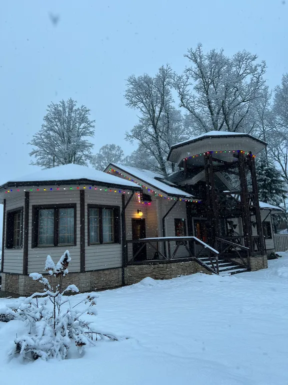 Уютный дом на берегу