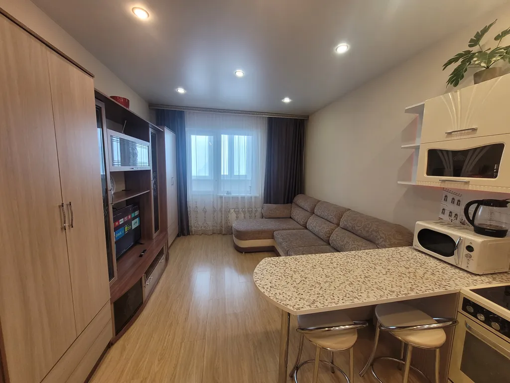 Квартира Большая уютная студия — аренда посуточно в Сургут