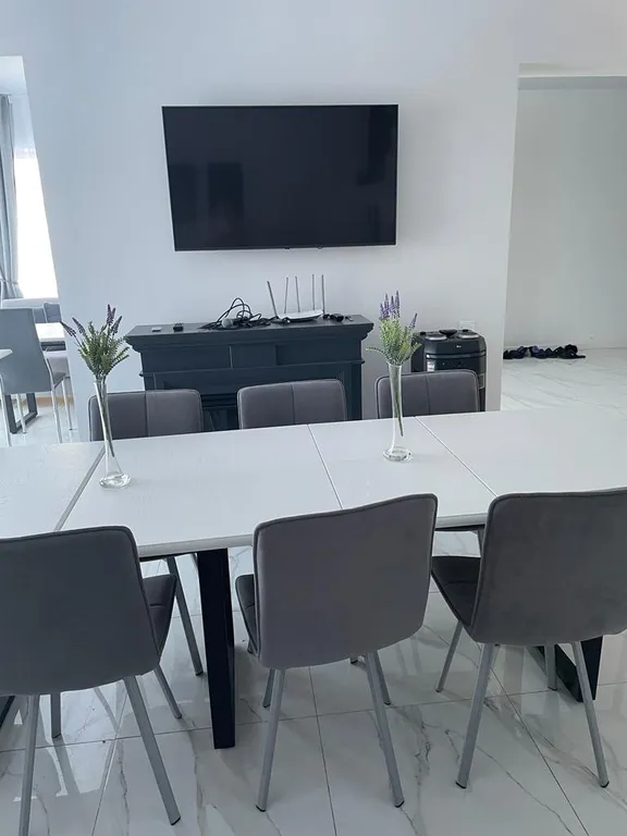 Коттедж с теплым бассейном и баней в 15 минутах от города