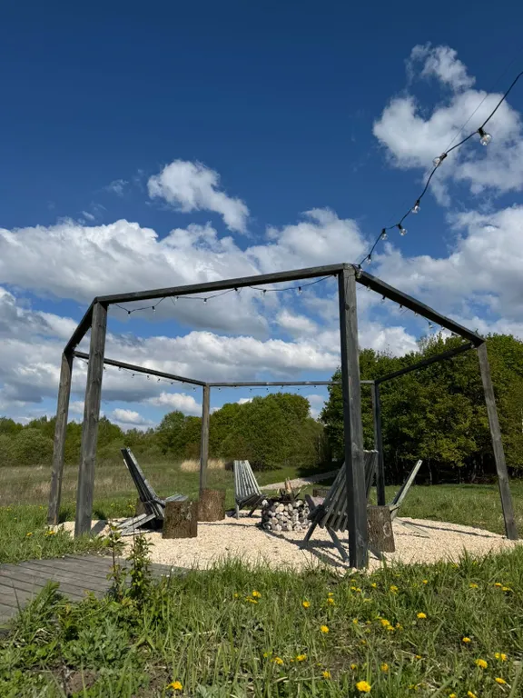 Атмосферный и уютный дом в окружении природы