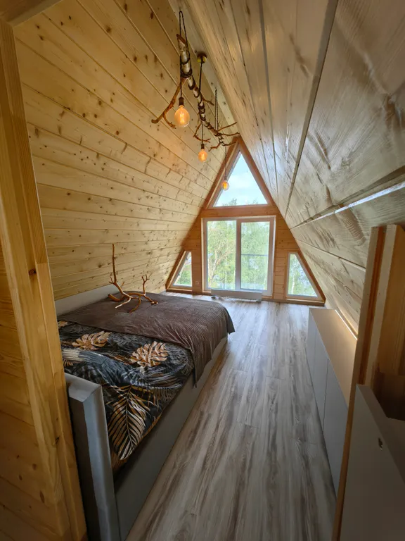 Дом с чаном и видом на реку в стиле A-Frame