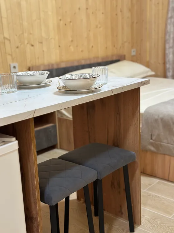 Экологичный домик у старого озера