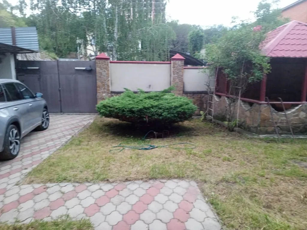 Отдельный большой дом в курортной зоне, с беседкой и мангалом.