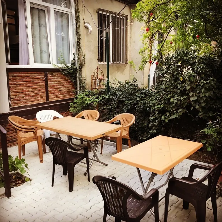 Просторная квартира в центре с собственным двориком