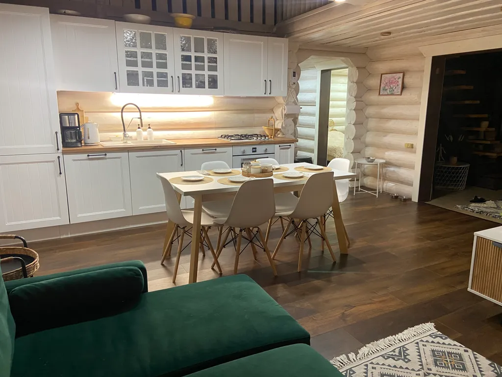 Сказочный дом в лесу