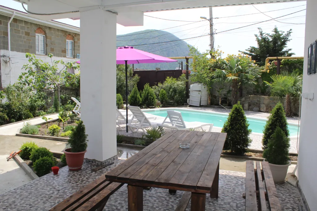 Дом с бассейном в районе Артека и горы Аю-Даг