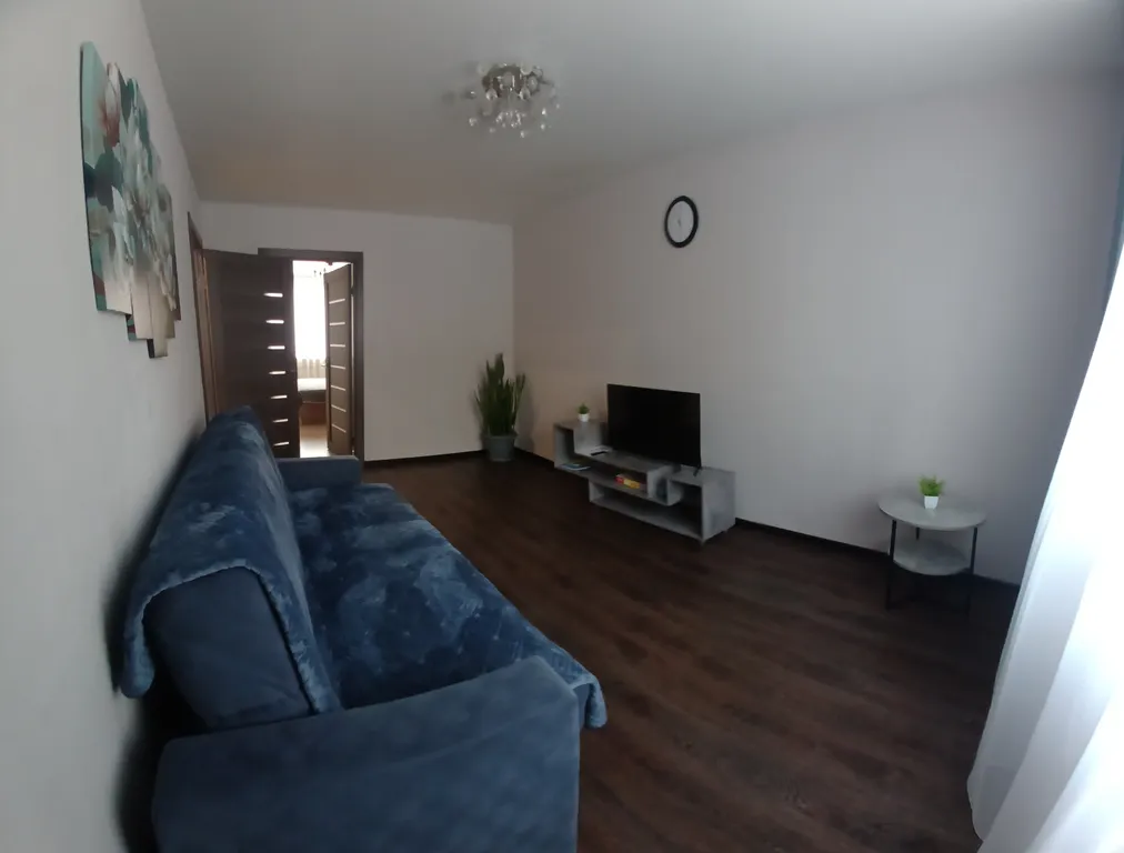 Уютная двухкомнатная квартира для отдыха и командировок рядом с УВЗ