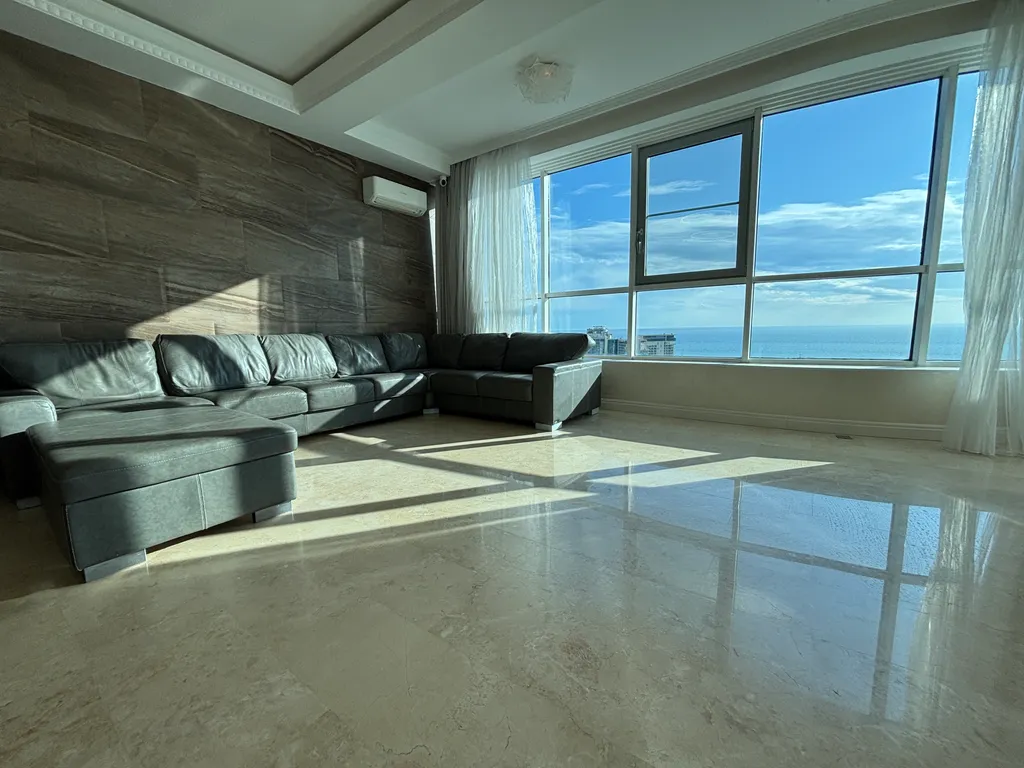 Пентхаус с видом на Морпорт в центре города