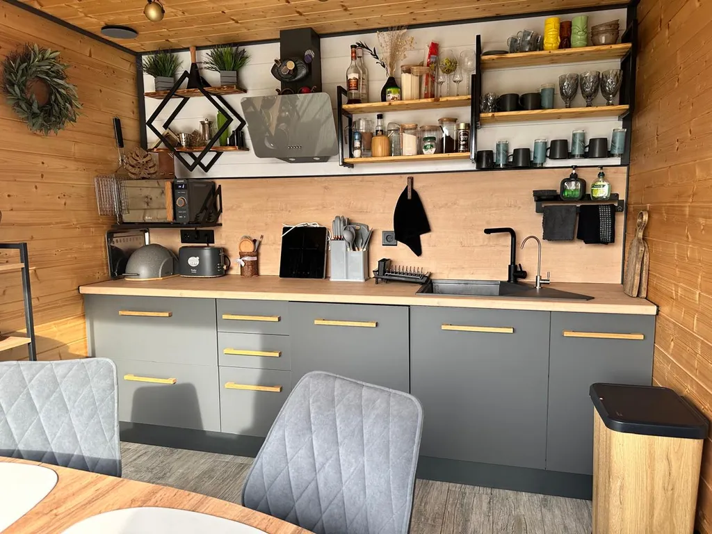 Шале у озера