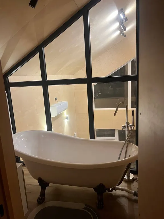 Барнхаус на берегу реки Кундыш